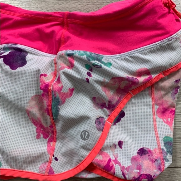 Lululemon Run: Ultra Short II Blurred Blossoms Fossil / Flash - Picture 9 of 16